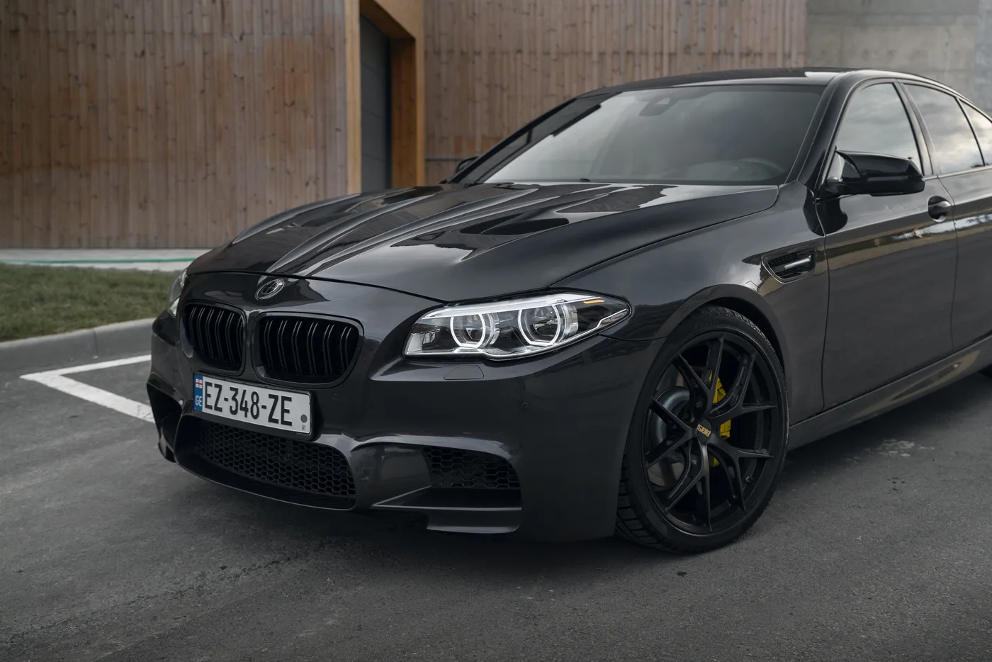 BMW 535i 2017 - side view