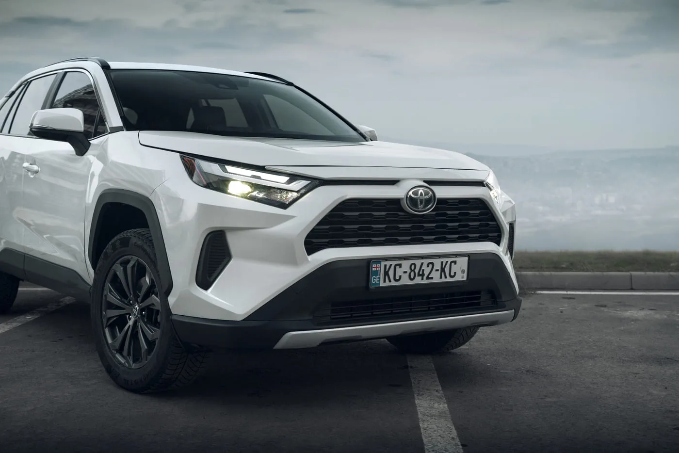 Toyota Rav-4 2022 - side view