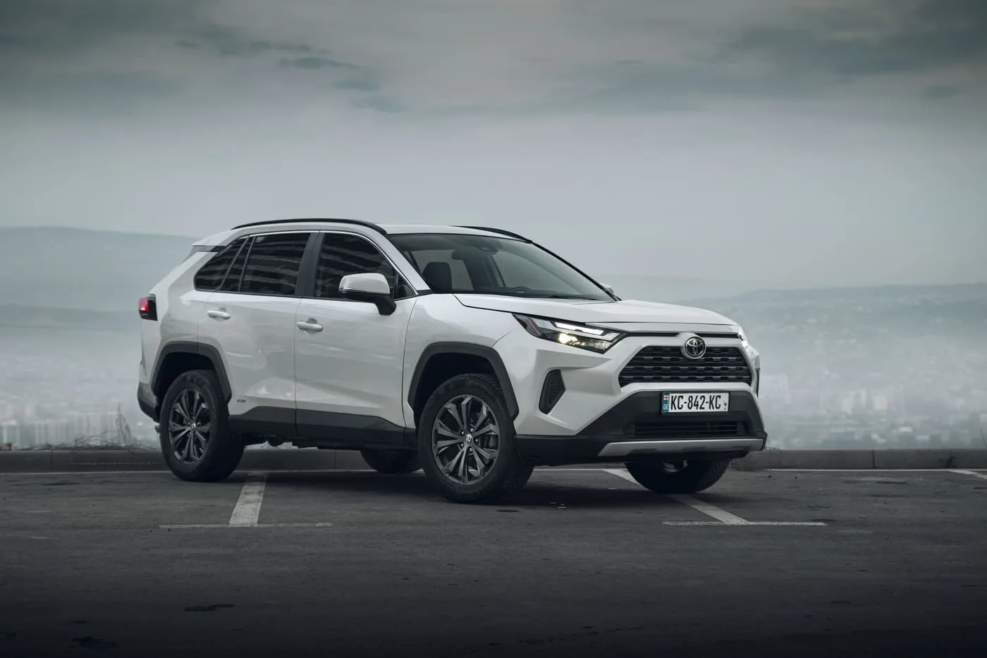 Toyota Rav-4 2022 - rear view - RentGeo Cars