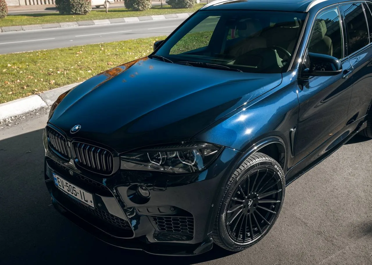 BMW X5 2019 - side view