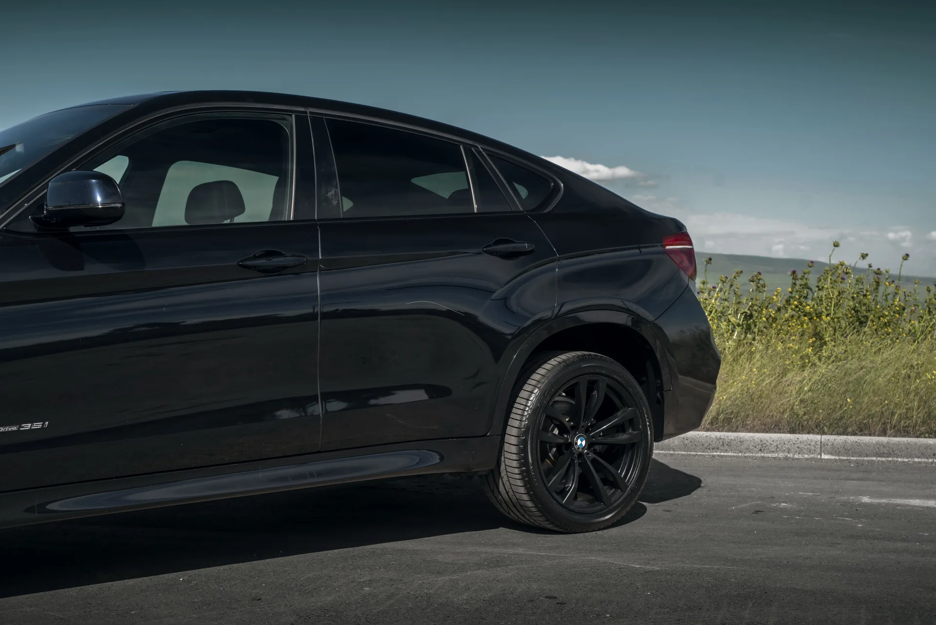 BMW X6 2021 - rear view - RentGeo Cars