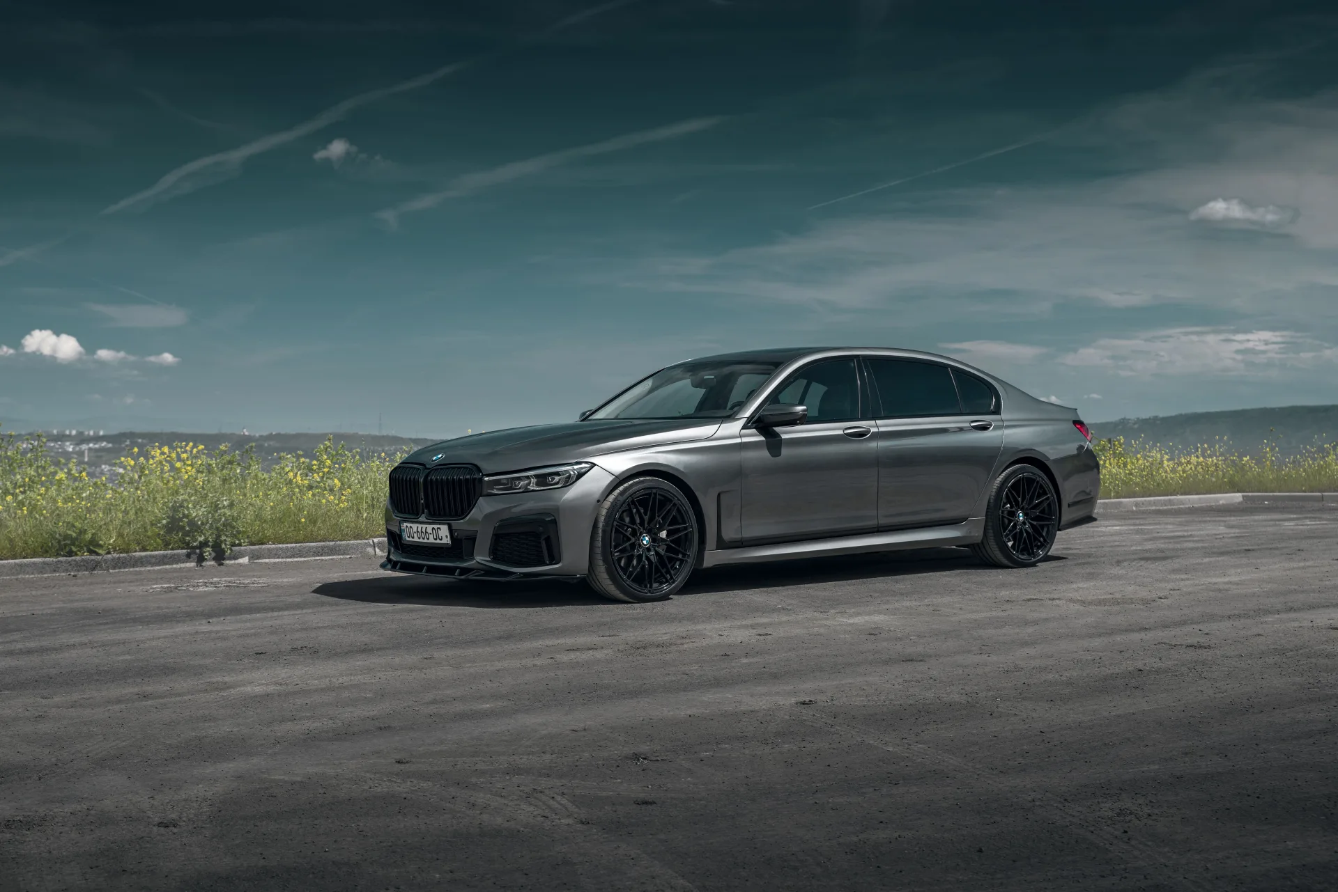BMW 740i 2015 - side view