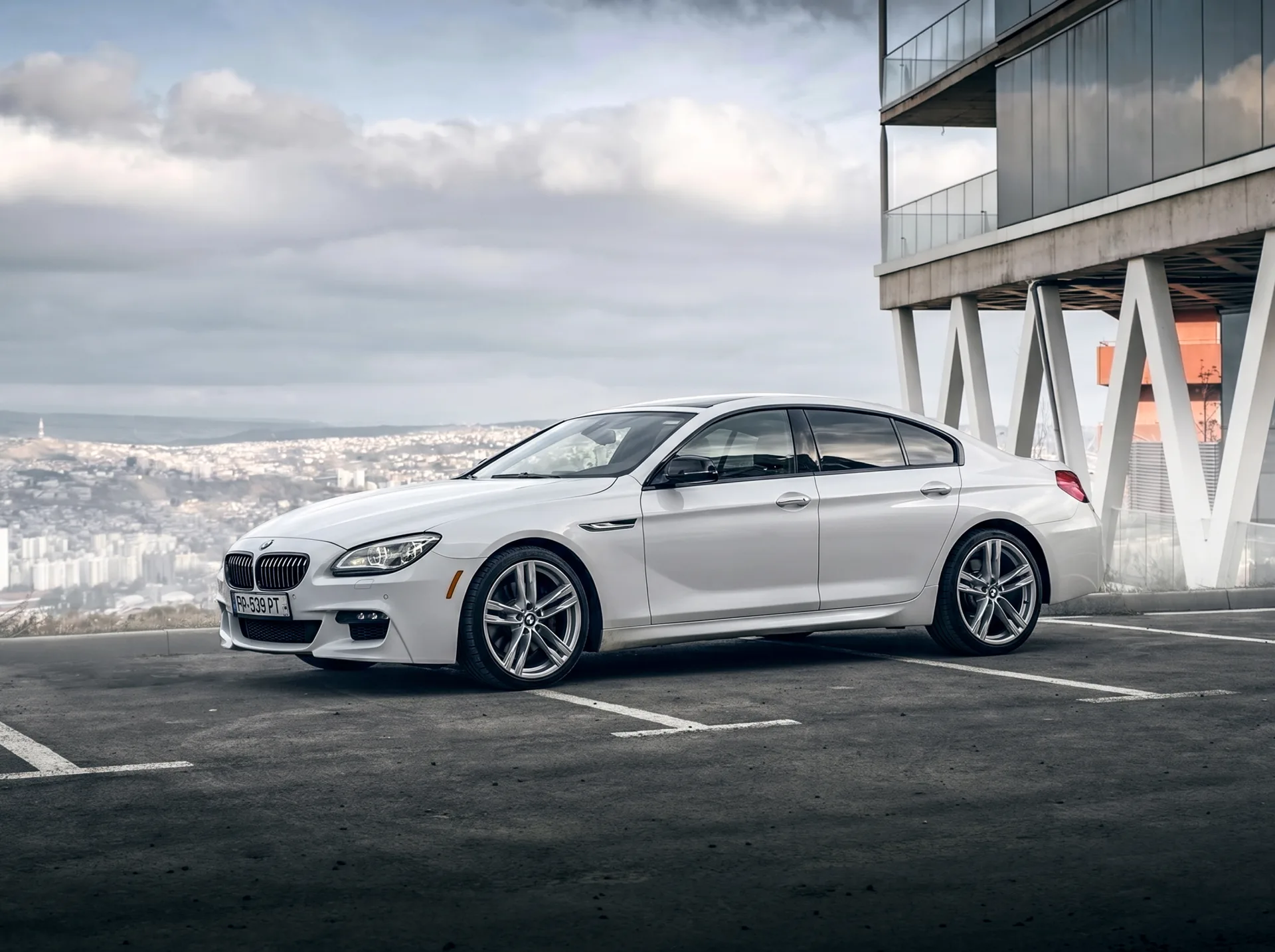 BMW 640i 2016 - side view