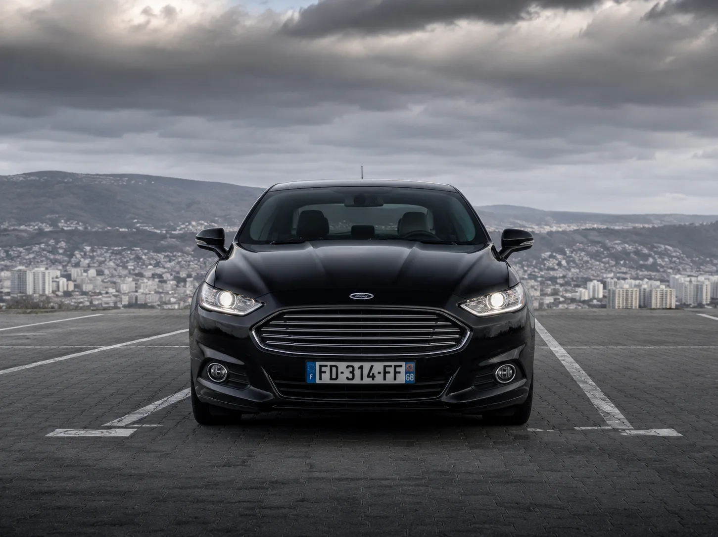 Ford Fusion Titanium Hybrid 2019 - side view