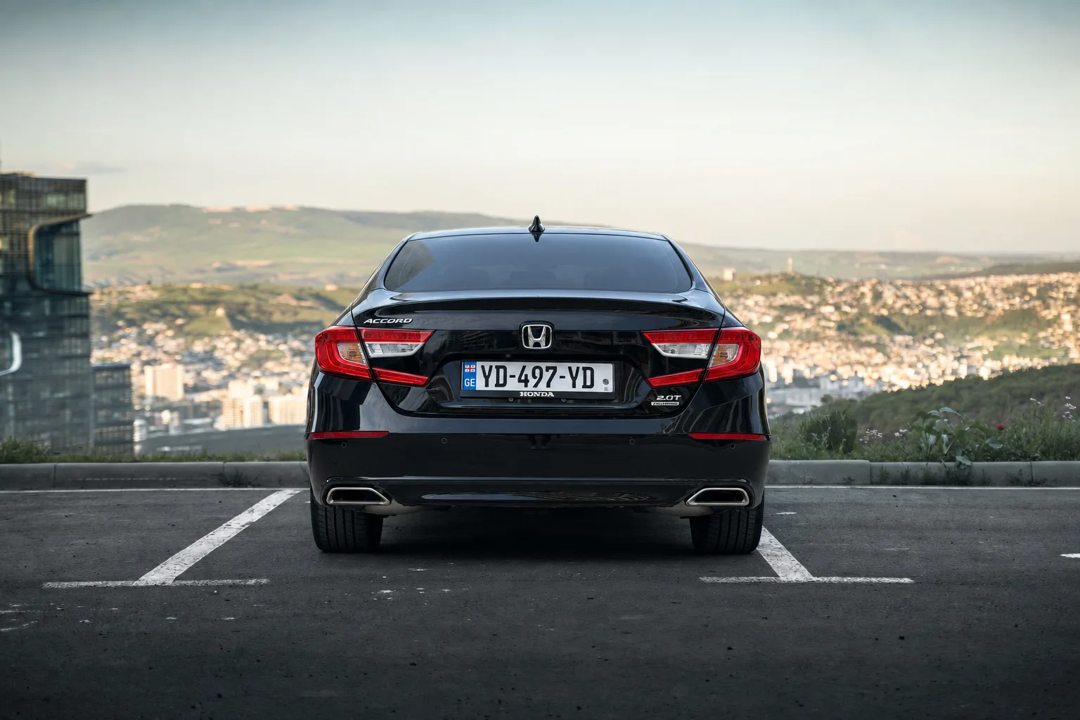 Honda Accord 2019 - side view